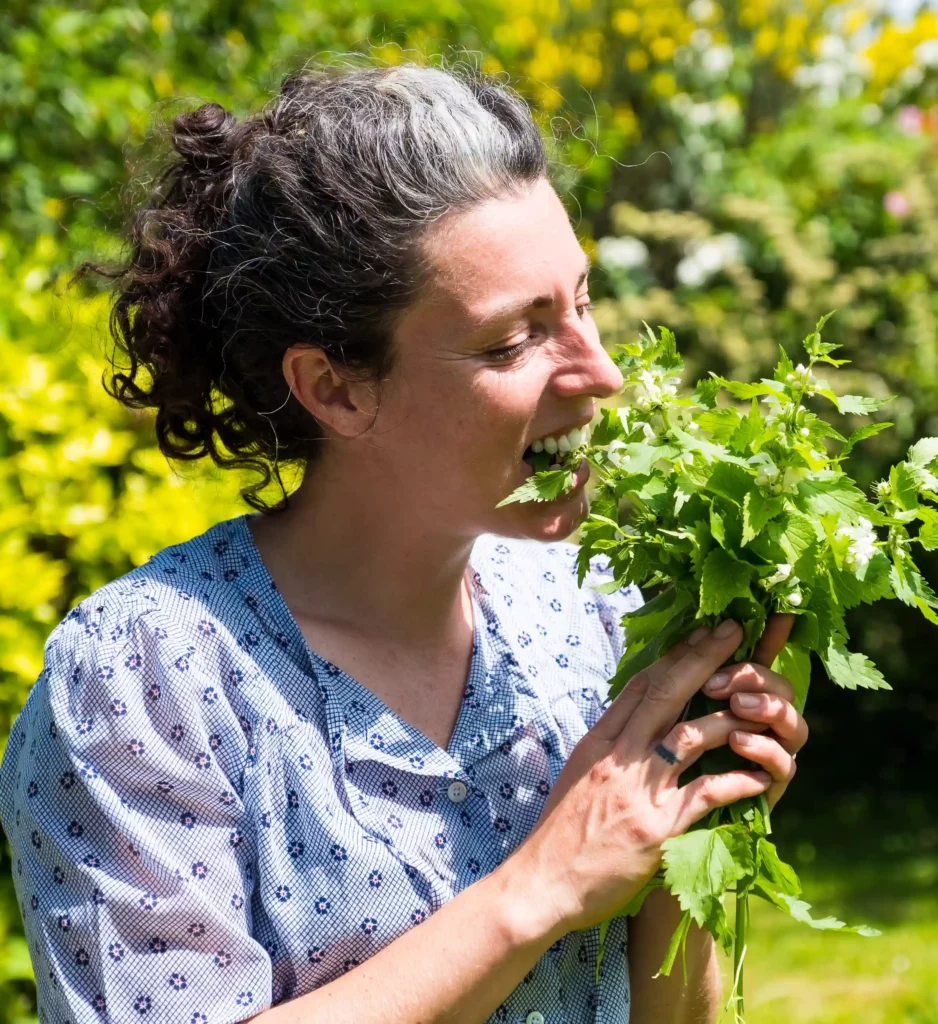 Bénédicte Gory, ingénieure en physique et chimie organique décide de tout quitter pour se consacrer à la recherche de solutions pour Demain.